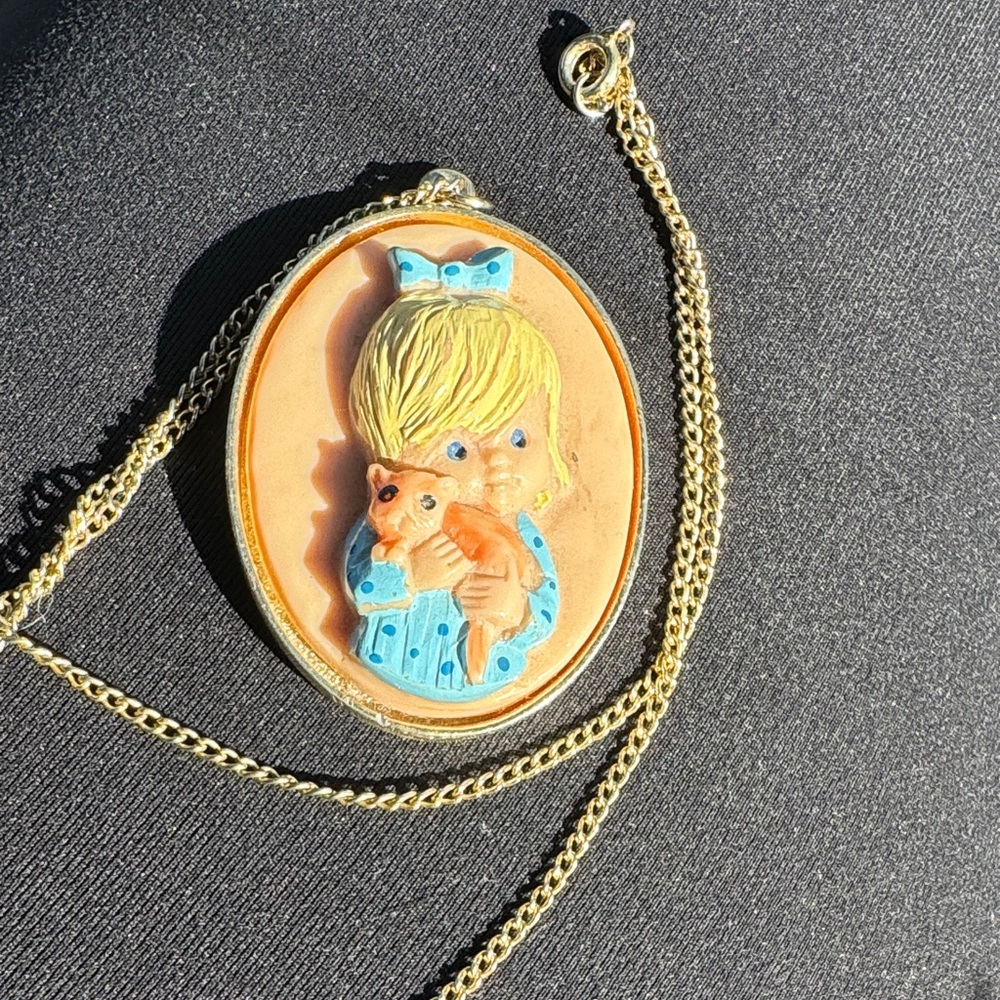 3/$30 Vintage Pendant Fran Mar 70s